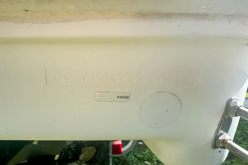 Slide: The Image of Hull identification number on 2005 Pro-Line 24 Sport boat. - 86
