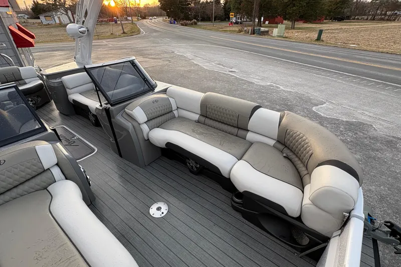Slide: The Image of 2023 Avalon Excalibur 2585 Windshield Elite interior with luxurious seating and modern design. - 10