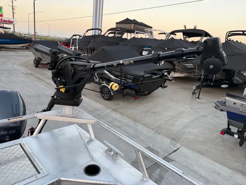 Slide: The Image of Thunder Jet Luxor OB w/ 150HP Yamaha & a 9.9HP Kicker! 2015 - 13