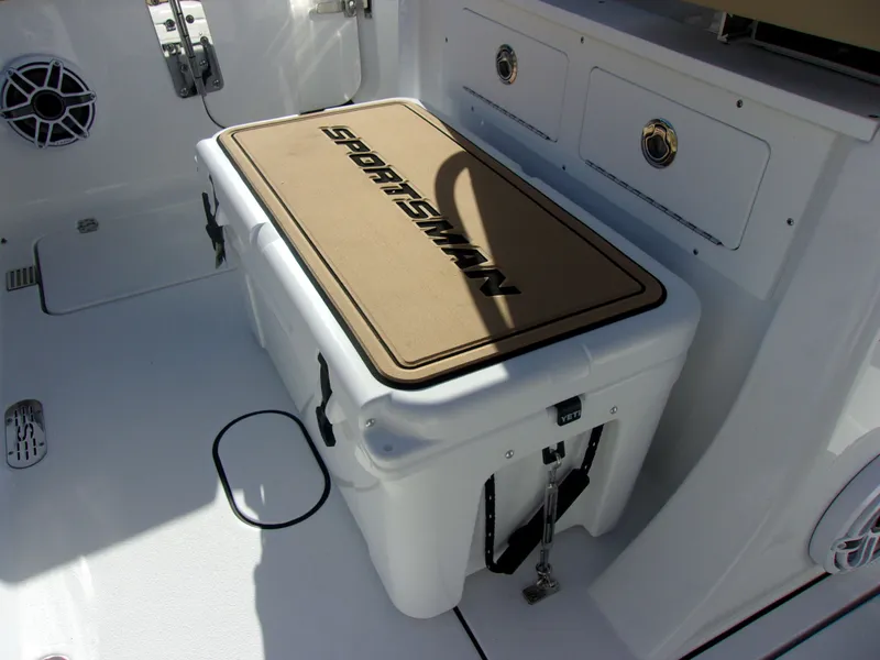 Slide: The Image of Sportsman Heritage 261 Center Console 2026 - 10