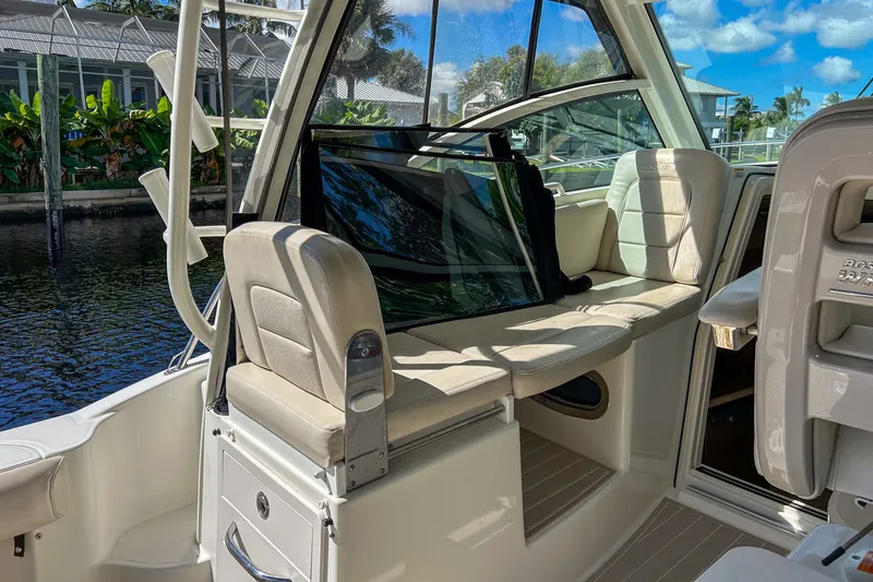 Slide: The Image of Boston Whaler 285 CONQUEST 2018 - 12