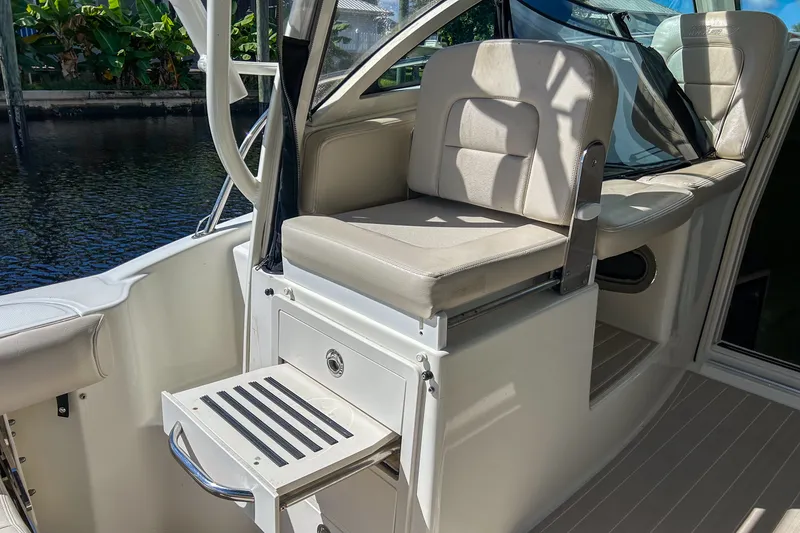Slide: The Image of Boston Whaler 285 CONQUEST 2018 - 13