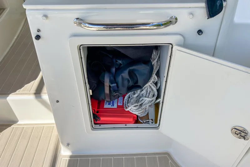 Slide: The Image of Boston Whaler 285 CONQUEST 2018 - 14