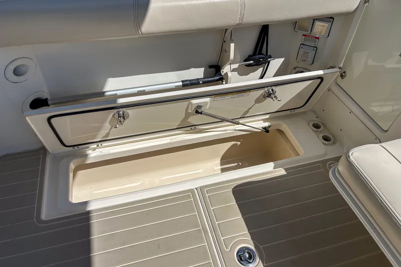 Slide: The Image of Boston Whaler 285 CONQUEST 2018 - 15