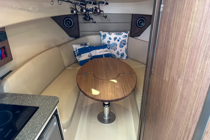 Slide: The Image of Boston Whaler 285 CONQUEST 2018 - 16