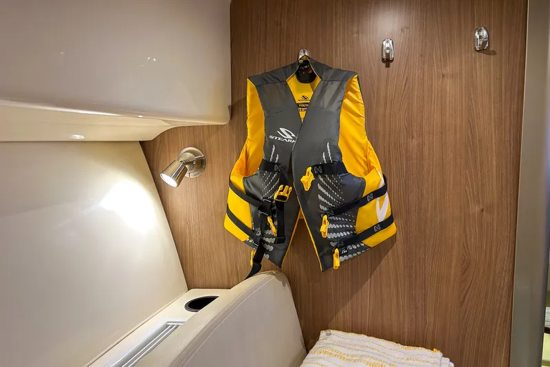 Slide: The Image of Boston Whaler 285 CONQUEST 2018 - 20