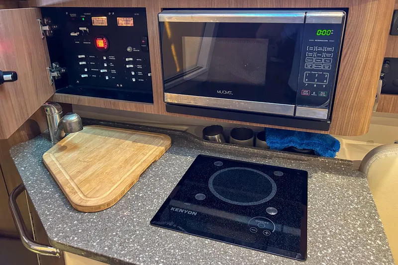 Slide: The Image of Boston Whaler 285 CONQUEST 2018 - 21