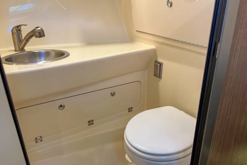 Slide: The Image of Boston Whaler 285 CONQUEST 2018 - 26