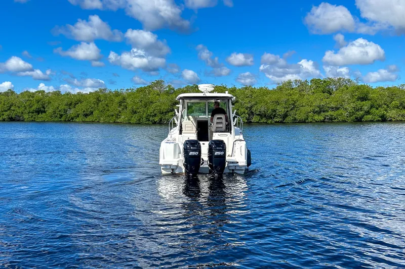 Slide: The Image of Boston Whaler 285 CONQUEST 2018 - 32
