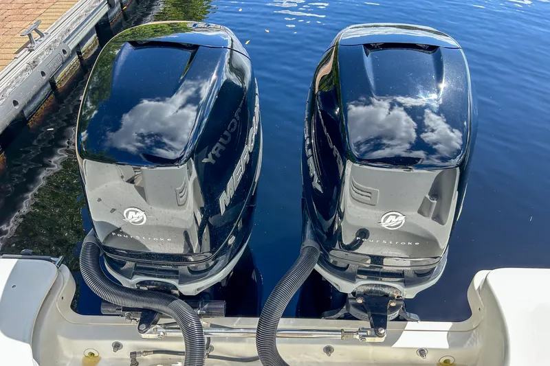 Slide: The Image of Boston Whaler 285 CONQUEST 2018 - 37