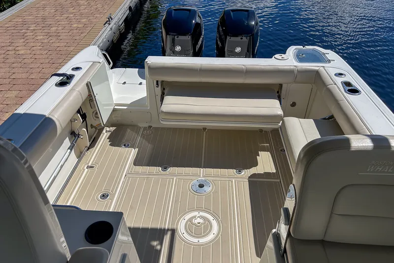 Slide: The Image of Boston Whaler 285 CONQUEST 2018 - 6