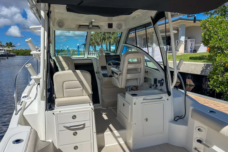 Slide: The Image of Boston Whaler 285 CONQUEST 2018 - 7