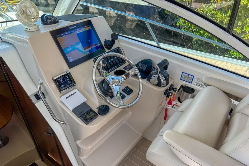 Slide: The Image of Boston Whaler 285 CONQUEST 2018 - 8