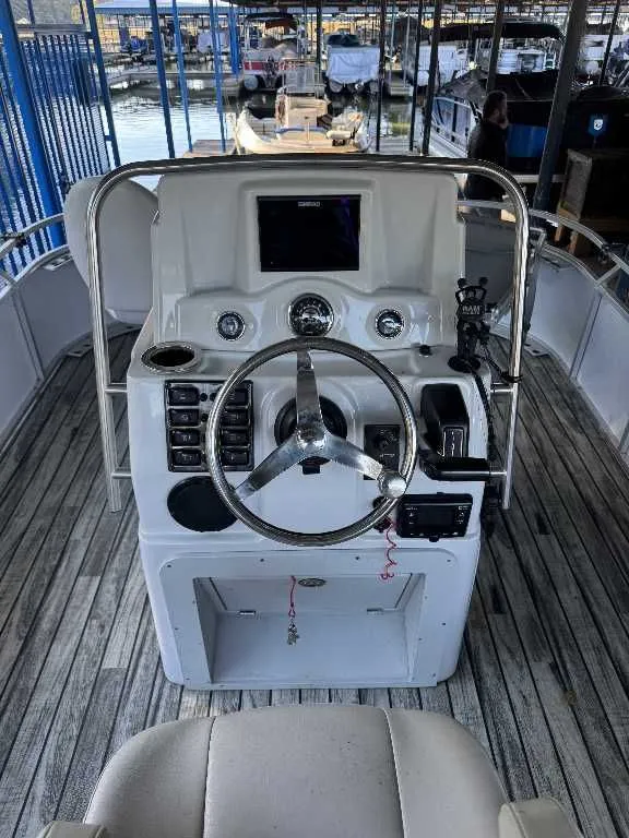 Slide: The Image of Angler 820 All 2020 - 12