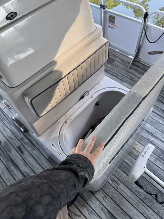 Slide: The Image of Angler 820 All 2020 - 15