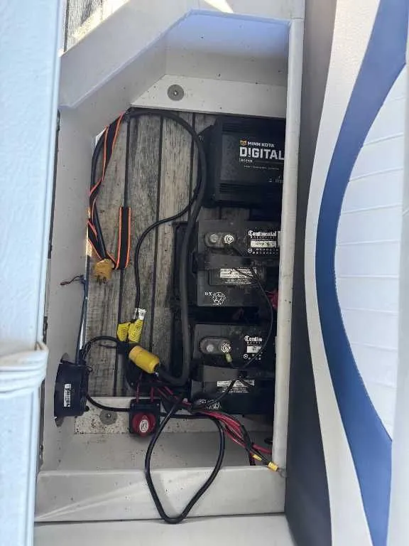 Slide: The Image of Angler 820 All 2020 - 16