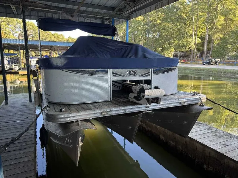 Slide: The Image of Angler 820 All 2020 - 4