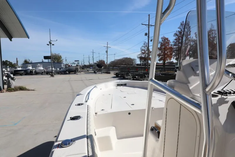 Slide: The Image of Sea Chaser 26 LX 2026 - 18