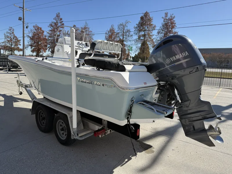 Slide: The Image of Tidewater 198 CC Adventure 2023 - 13