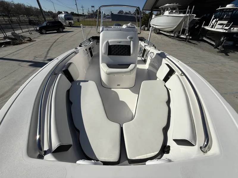 Slide: The Image of Tidewater 198 CC Adventure 2023 - 7