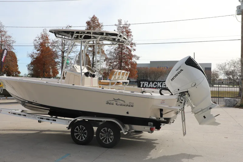 Slide: The Image of Sea Chaser 23 LX 2026 - 4