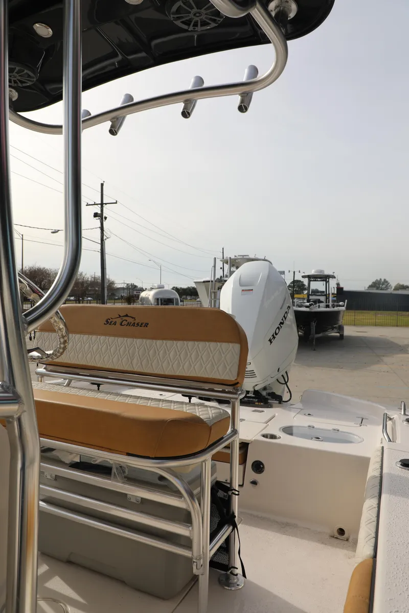 Slide: The Image of Sea Chaser 23 LX 2026 - 8