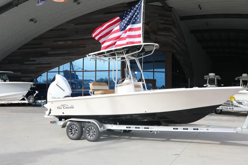 Slide: The Image of Sea Chaser 23 LX 2026 - 9