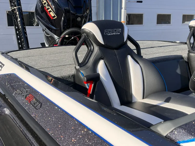 Slide: The Image of Skeeter FXR21 FLEX 2026 - 12