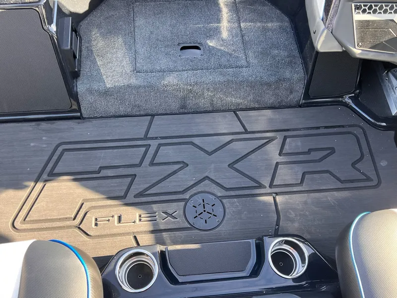 Slide: The Image of Skeeter FXR21 FLEX 2026 - 19