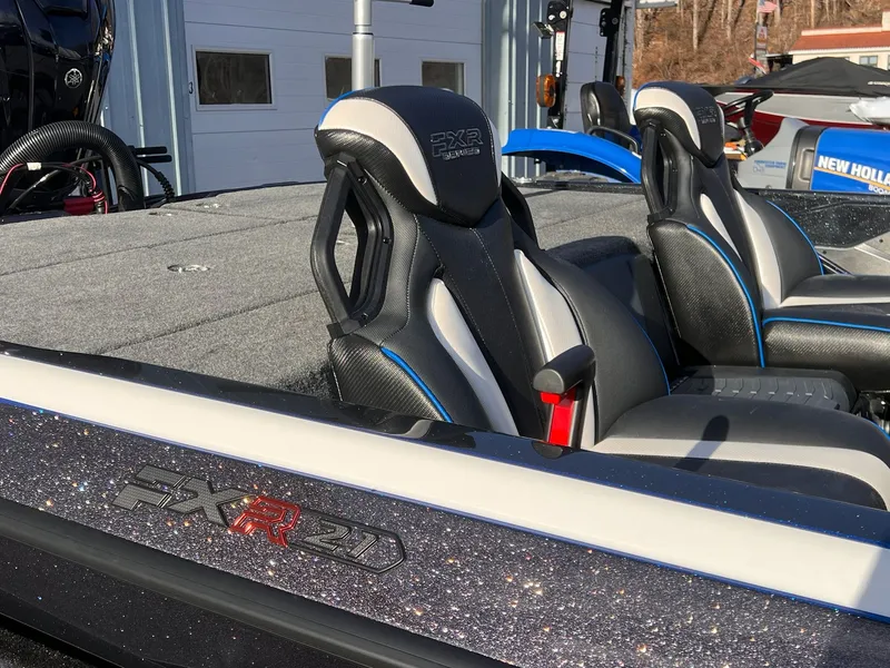 Slide: The Image of Skeeter FXR21 FLEX 2026 - 22