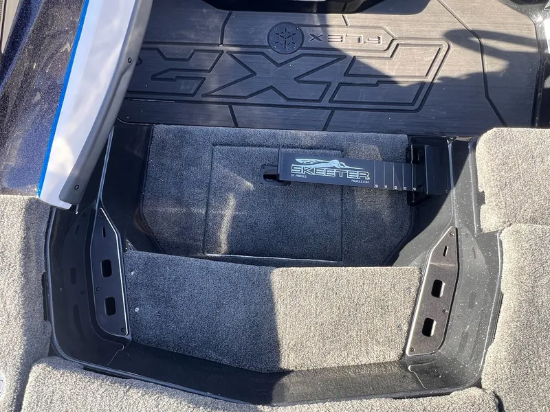 Slide: The Image of Skeeter FXR21 FLEX 2026 - 50