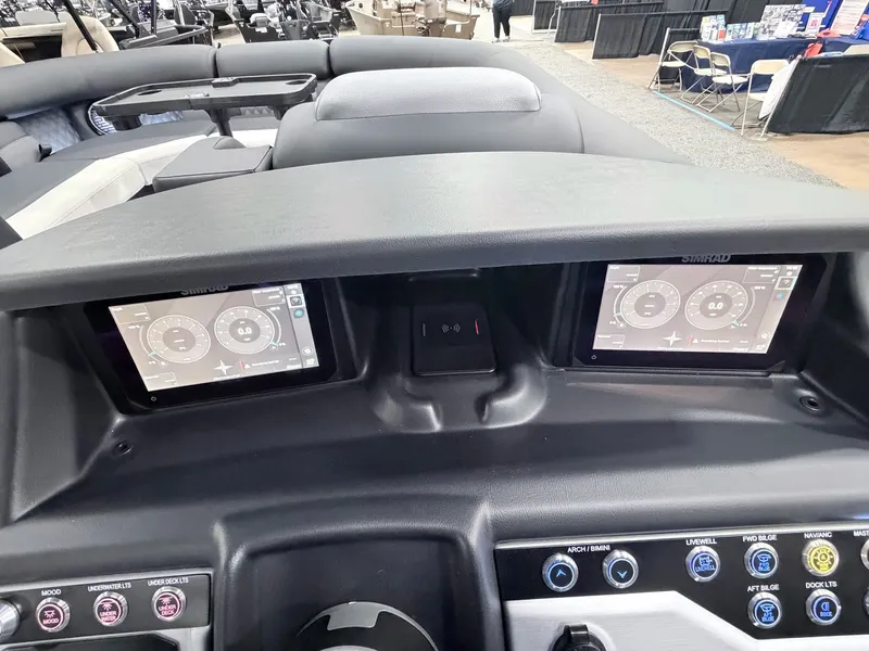 Slide: The Image of Berkshire 25ULE Roswell Arch STS Tritoon 2026 - 10