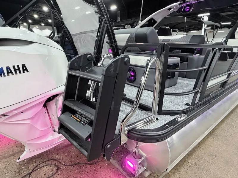 Slide: The Image of Berkshire 25ULE Roswell Arch STS Tritoon 2026 - 11