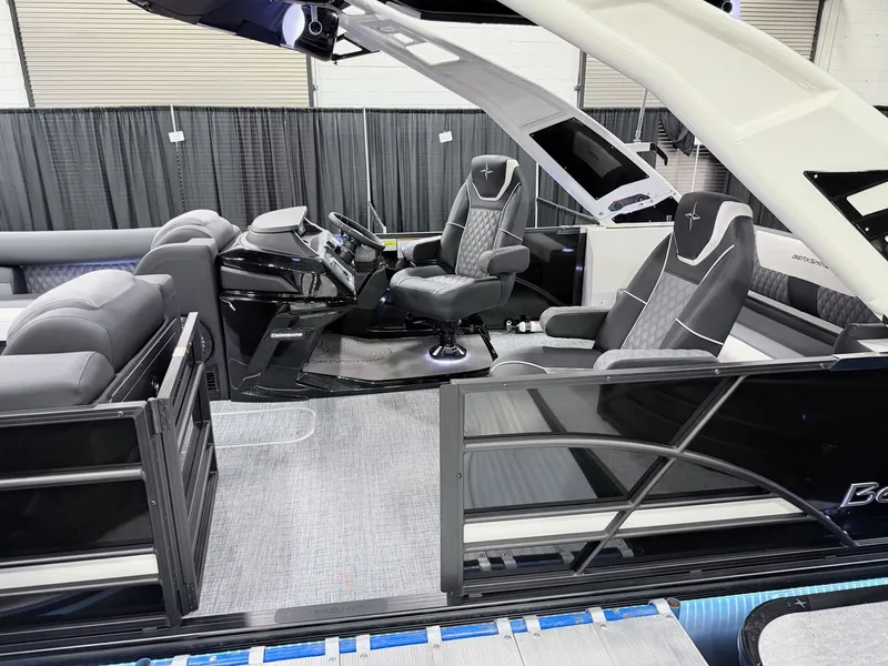 Slide: The Image of Berkshire 25ULE Roswell Arch STS Tritoon 2026 - 14