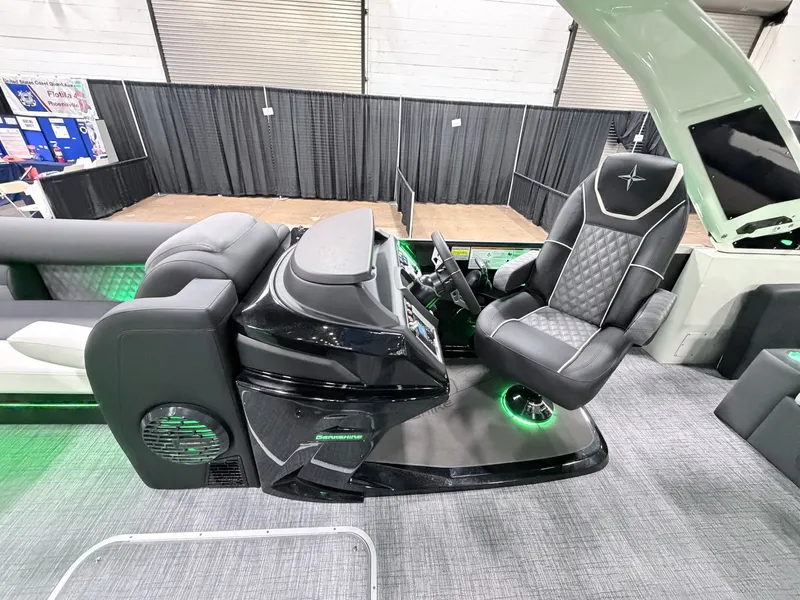 Slide: The Image of Berkshire 25ULE Roswell Arch STS Tritoon 2026 - 15