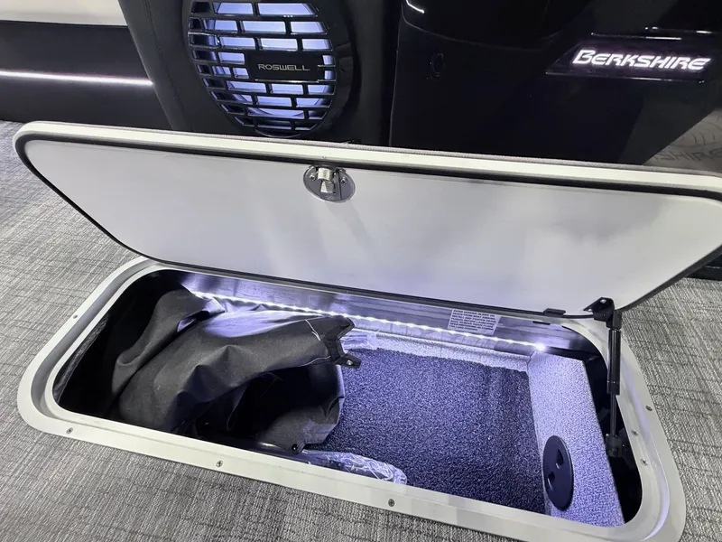 Slide: The Image of Berkshire 25ULE Roswell Arch STS Tritoon 2026 - 22