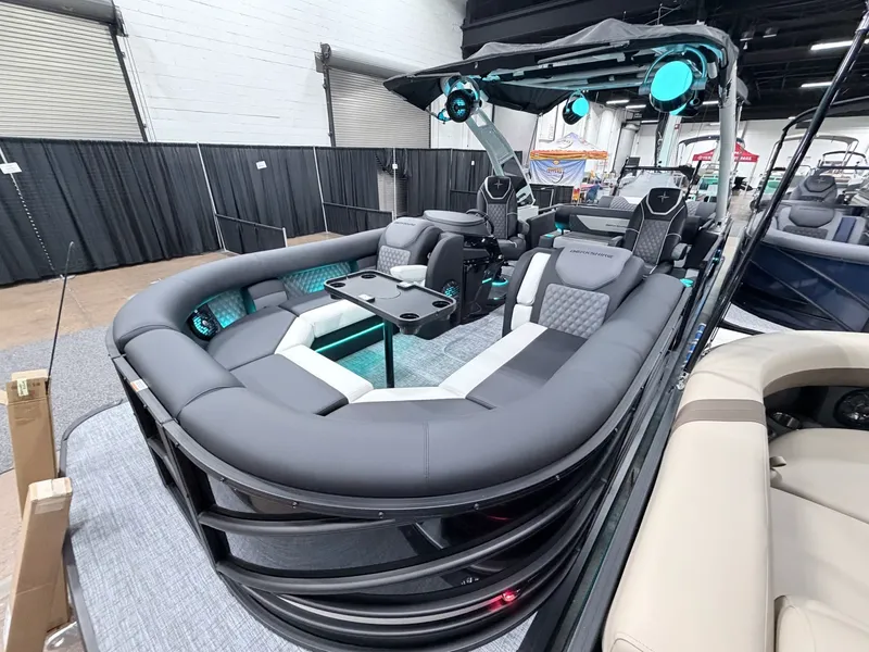 Slide: The Image of Berkshire 25ULE Roswell Arch STS Tritoon 2026 - 25