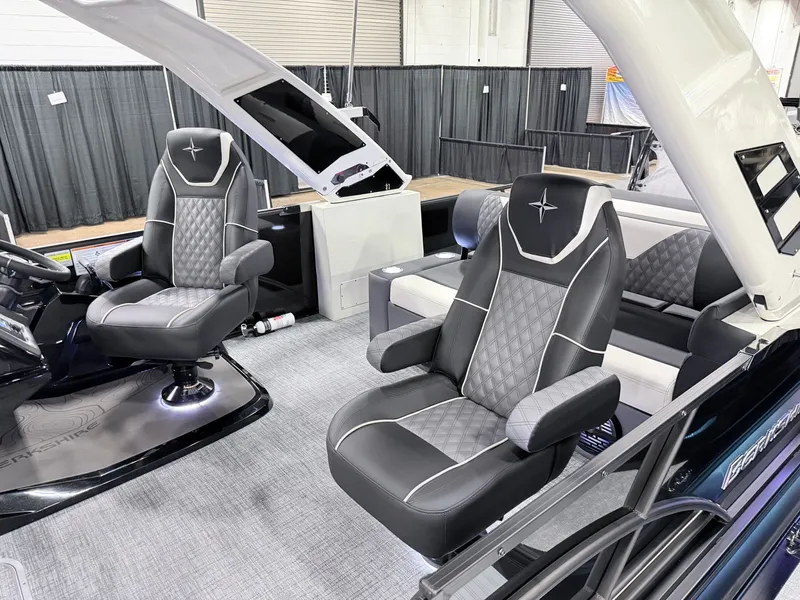 Slide: The Image of Berkshire 25ULE Roswell Arch STS Tritoon 2026 - 26