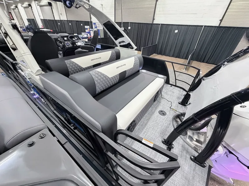 Slide: The Image of Berkshire 25ULE Roswell Arch STS Tritoon 2026 - 27