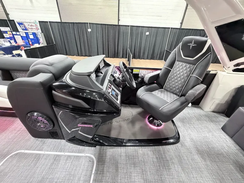 Slide: The Image of Berkshire 25ULE Roswell Arch STS Tritoon 2026 - 31