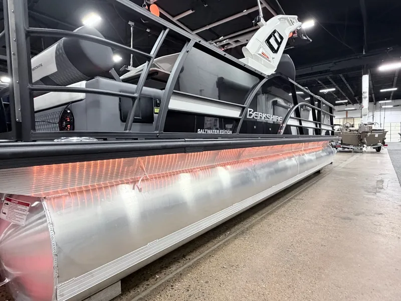 Slide: The Image of Berkshire 25ULE Roswell Arch STS Tritoon 2026 - 34