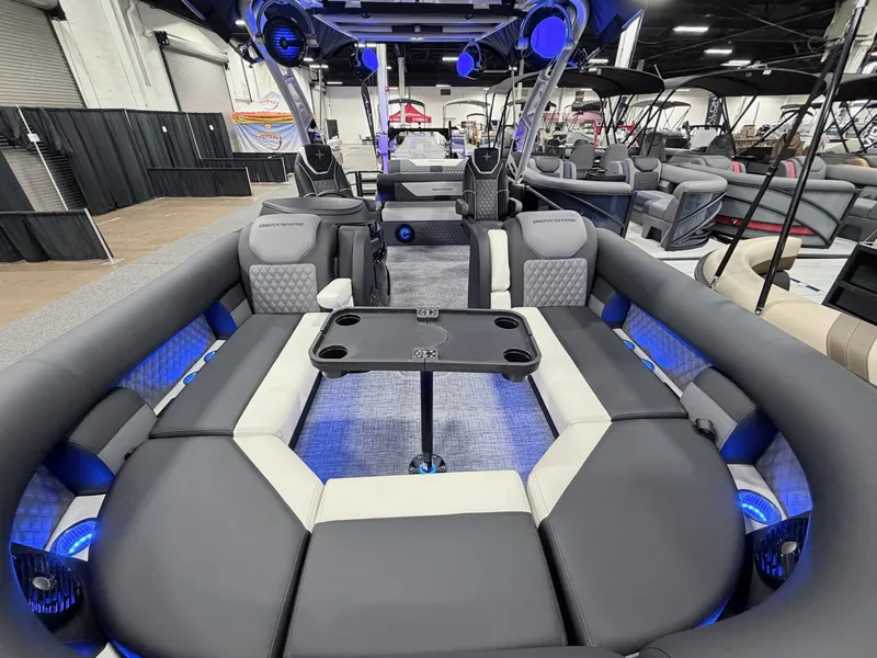 Slide: The Image of Berkshire 25ULE Roswell Arch STS Tritoon 2026 - 35