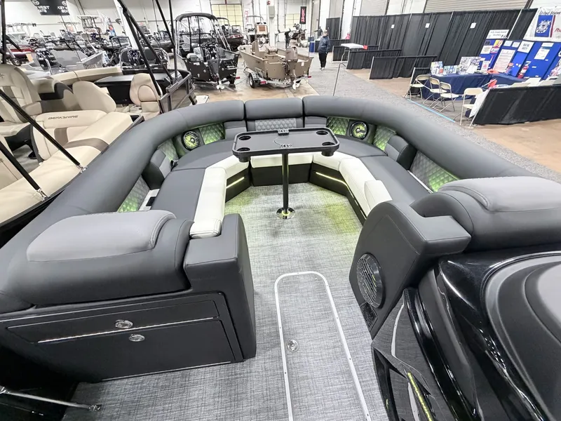 Slide: The Image of Berkshire 25ULE Roswell Arch STS Tritoon 2026 - 36