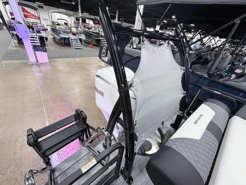 Slide: The Image of Berkshire 25ULE Roswell Arch STS Tritoon 2026 - 37