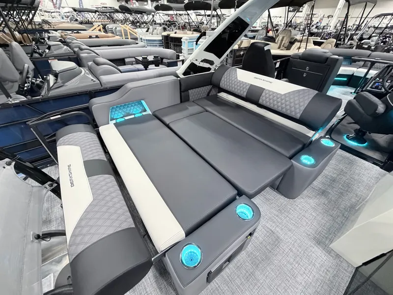 Slide: The Image of Berkshire 25ULE Roswell Arch STS Tritoon 2026 - 38