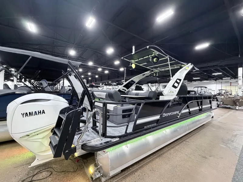 Slide: The Image of Berkshire 25ULE Roswell Arch STS Tritoon 2026 - 4