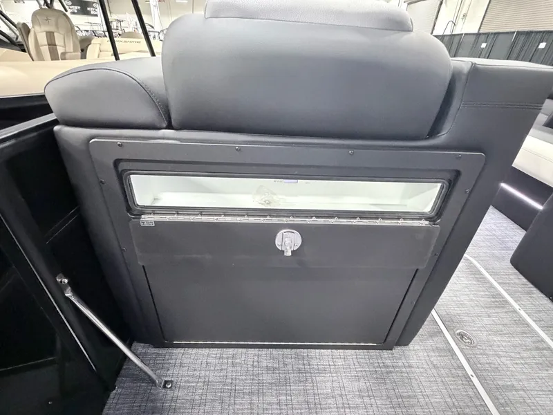 Slide: The Image of Berkshire 25ULE Roswell Arch STS Tritoon 2026 - 41