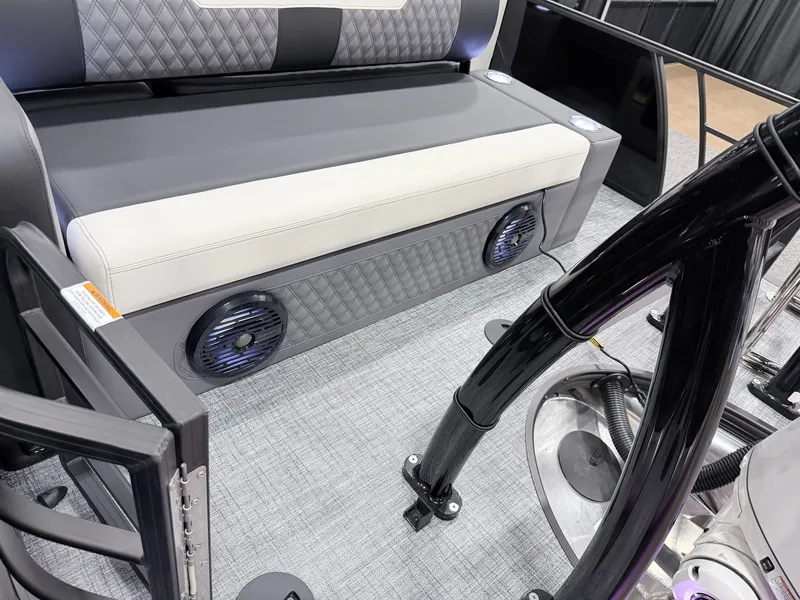 Slide: The Image of Berkshire 25ULE Roswell Arch STS Tritoon 2026 - 45