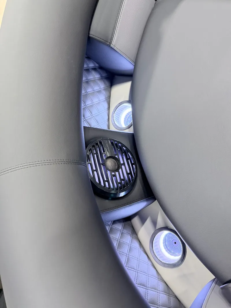 Slide: The Image of Berkshire 25ULE Roswell Arch STS Tritoon 2026 - 46