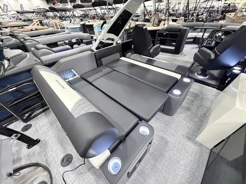 Slide: The Image of Berkshire 25ULE Roswell Arch STS Tritoon 2026 - 47